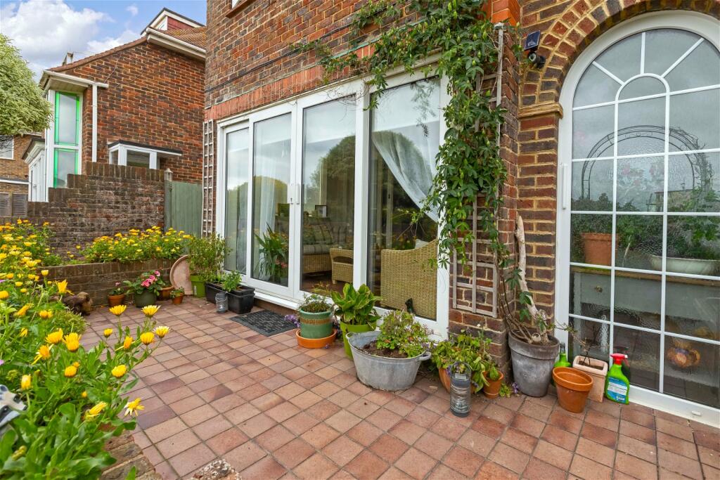 Additional property image - Marine Crescent, Goring-by-Sea, Worthing, West Sussex, BN12