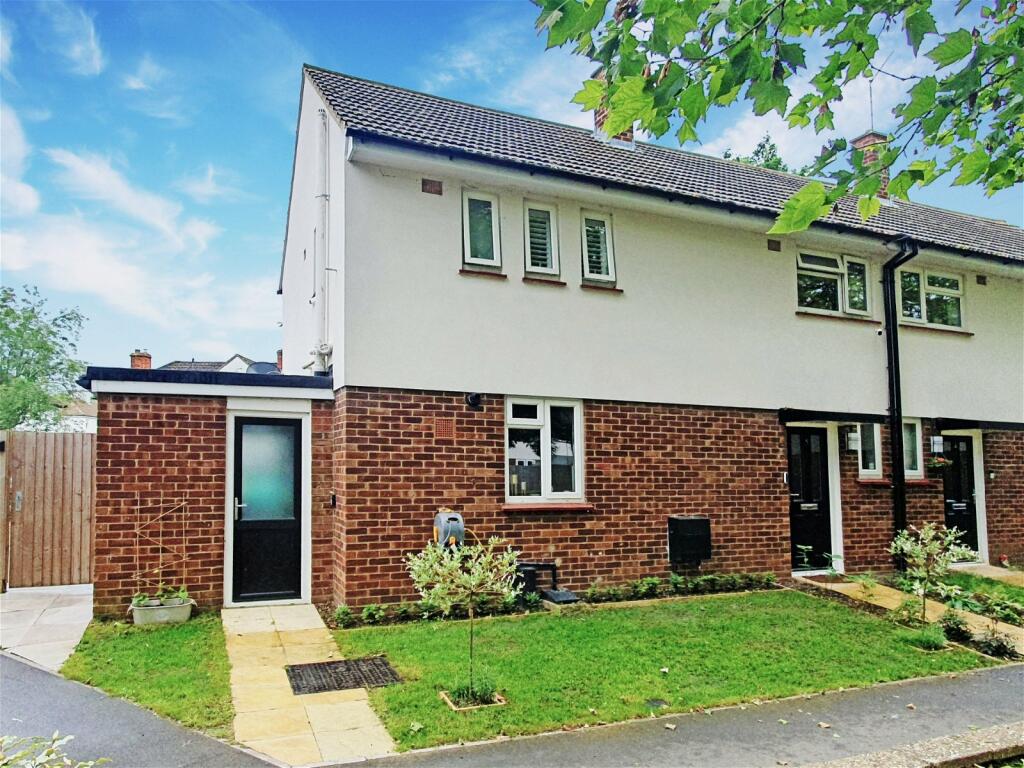 3 bedroom semidetached house for sale in Ryley Close, Henlow, SG16 6JA