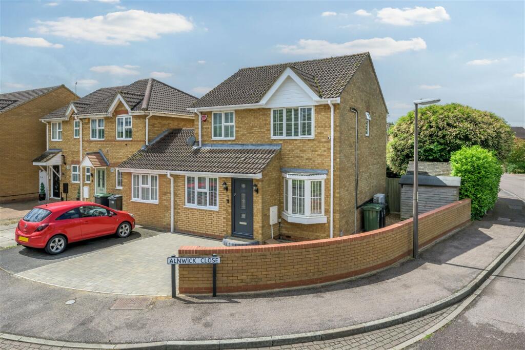 3 bedroom semidetached house for sale in Alnwick Close, Sandy, SG19 1UA, SG19