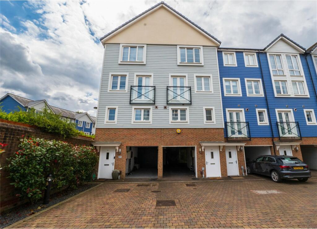 4 bedroom terraced house for sale in Crabapple Road, Tonbridge, TN9 1FW, TN9