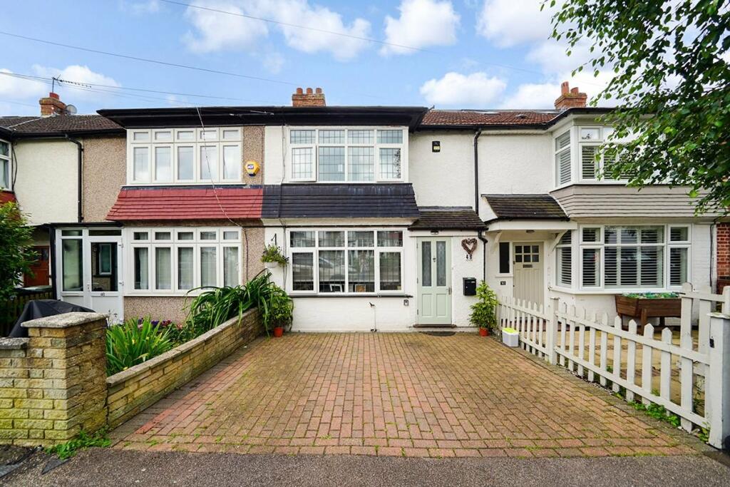 3 bedroom terraced house for sale in Southern Drive, Loughton, Essex IG10