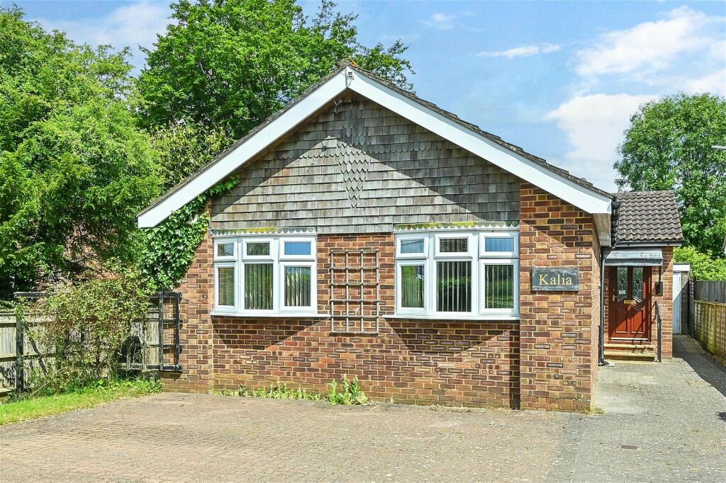 3 bedroom detached bungalow for sale in Rake Road, Liss, GU33 7EG, GU33