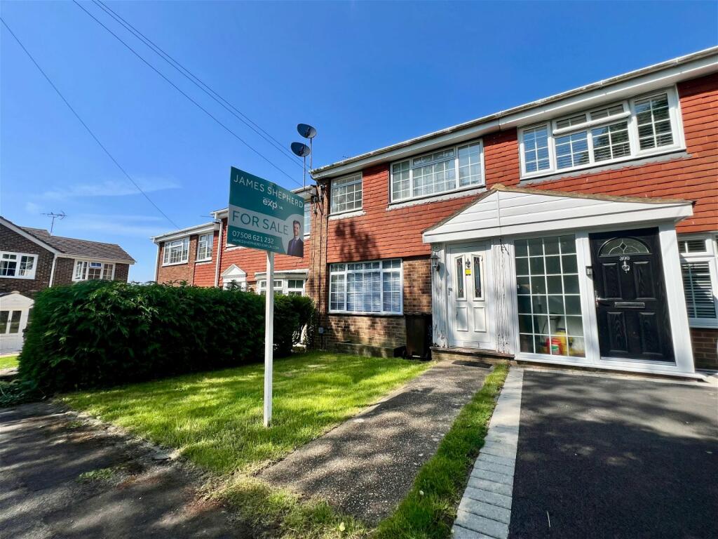 3 bedroom terraced house for sale in Mierscourt Road, Rainham, ME8 8LE, ME8