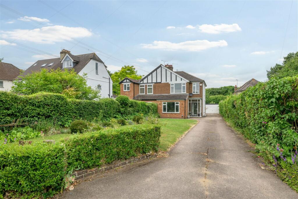 3 bedroom semidetached house for sale in Letchworth Road, Baldock, SG7