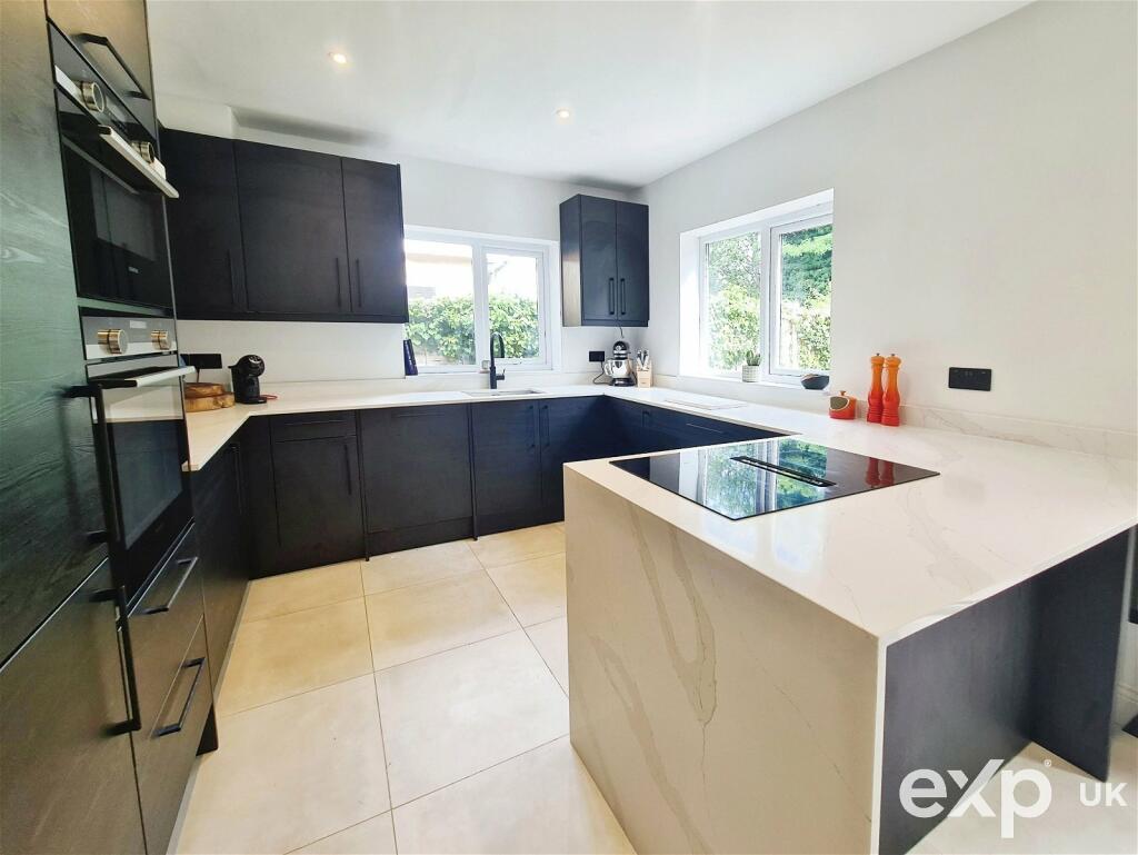 3 bedroom detached house for rent in Blacklands, East Malling, West