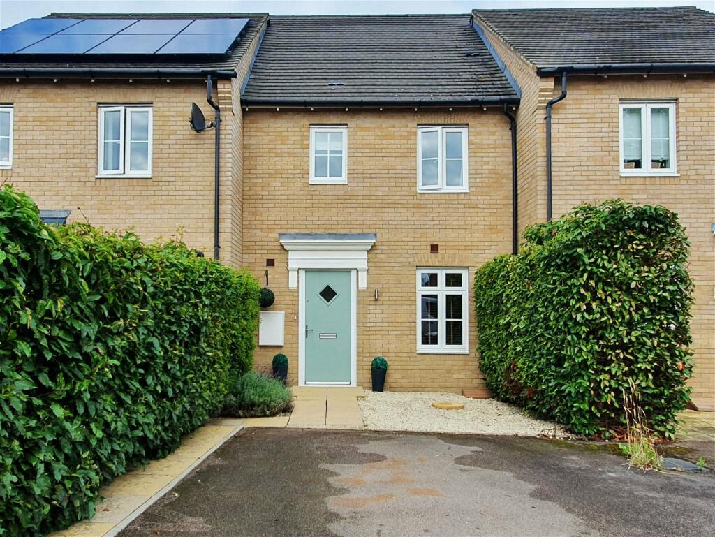 3 bedroom terraced house for sale in Prince Andrew Drive, Stotfold