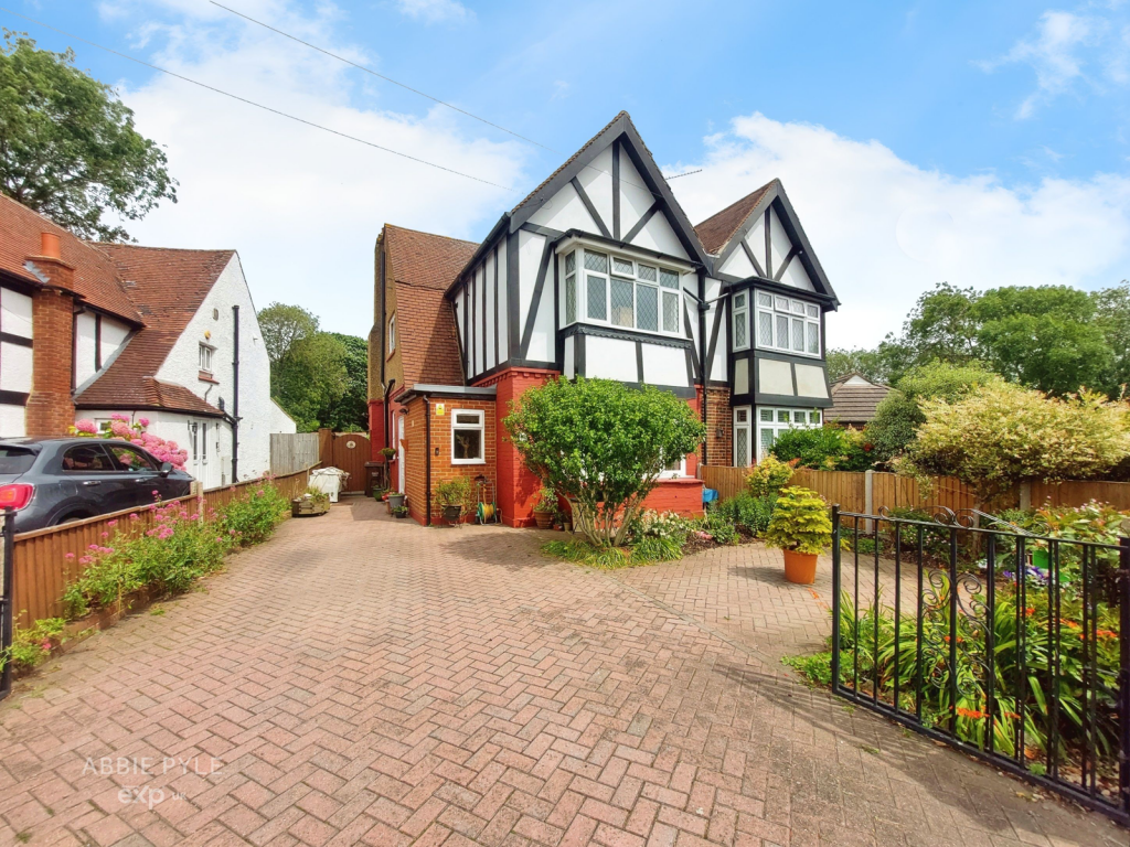 3 bedroom semidetached house for sale in Walderslade Road, Walderslade