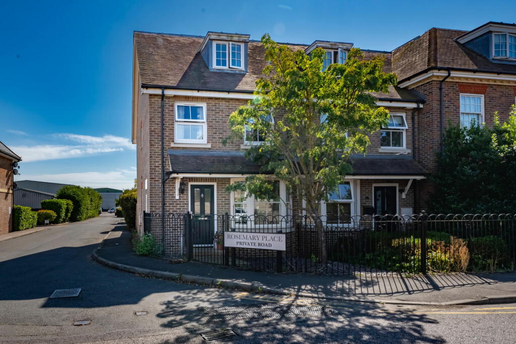 3 bedroom end of terrace house for sale in Maidstone Road, Paddock Wood ...