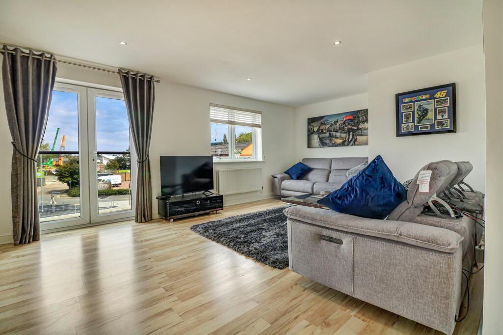 Additional property image - Lynmouth Gardens, Chelmsford, CM2 0UH