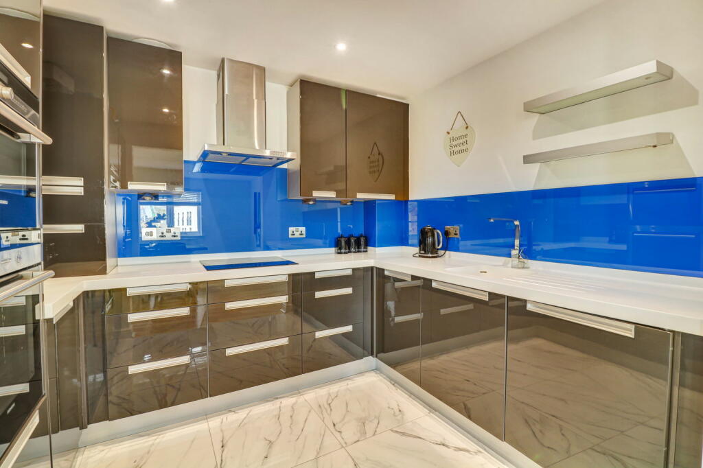 Additional property image - Lynmouth Gardens, Chelmsford, CM2 0UH