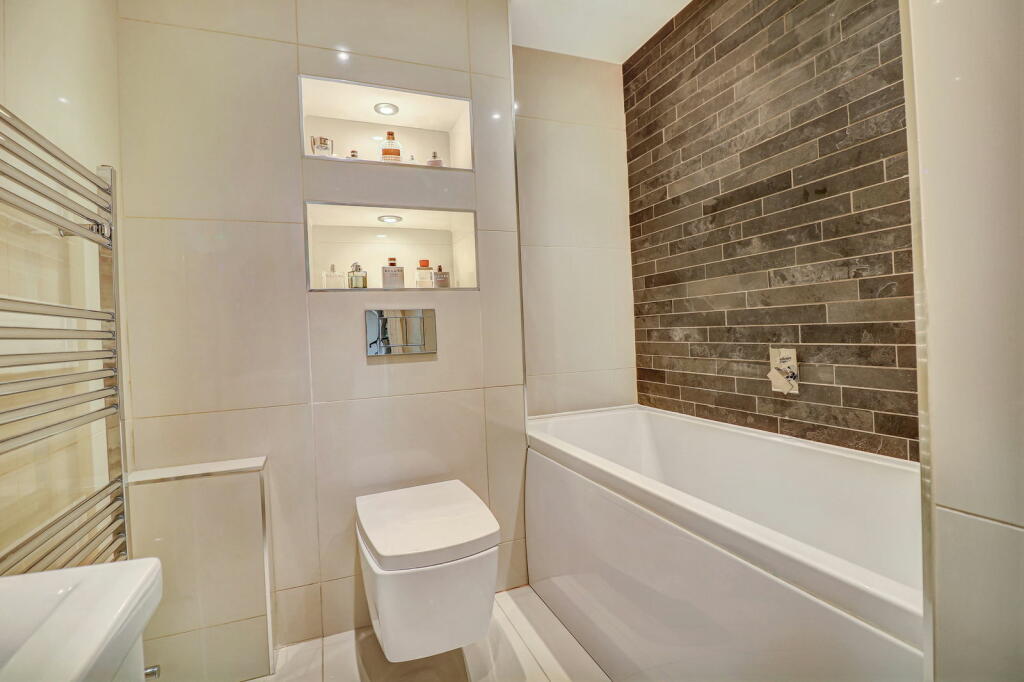 Additional property image - Lynmouth Gardens, Chelmsford, CM2 0UH