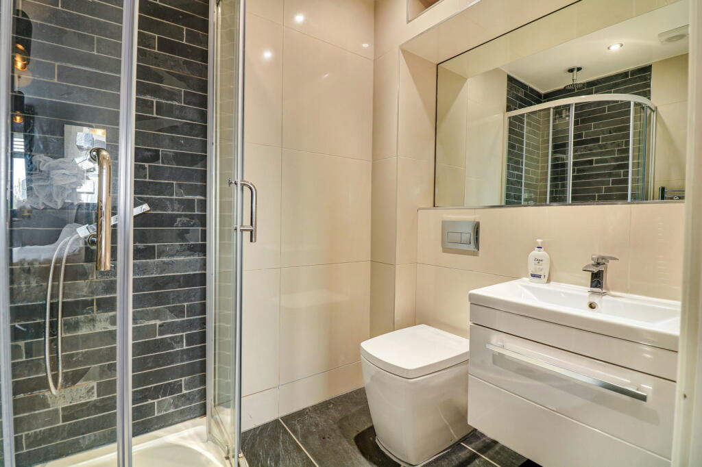Additional property image - Lynmouth Gardens, Chelmsford, CM2 0UH