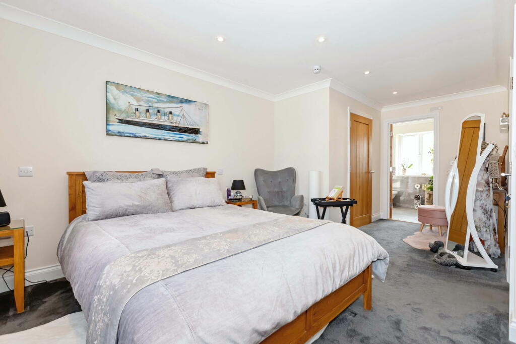 Additional property image - Pier Road, Littlehampton, West Sussex, BN17