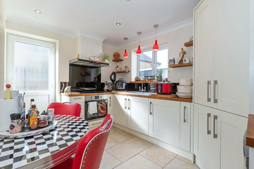 Additional property image - Pier Road, Littlehampton, West Sussex, BN17