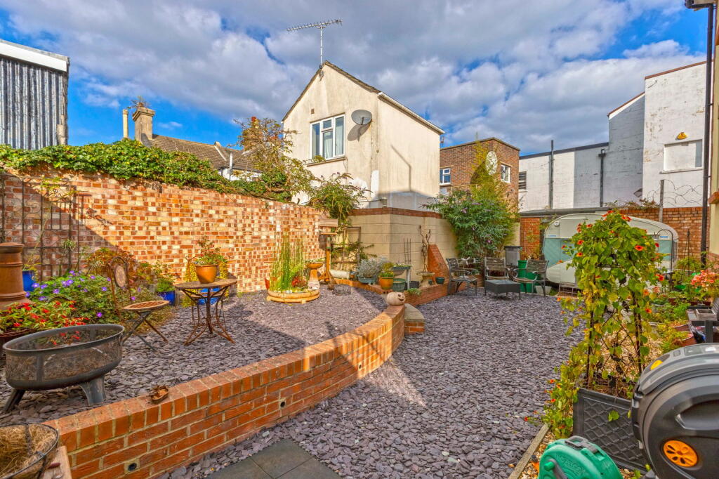 Additional property image - Pier Road, Littlehampton, West Sussex, BN17