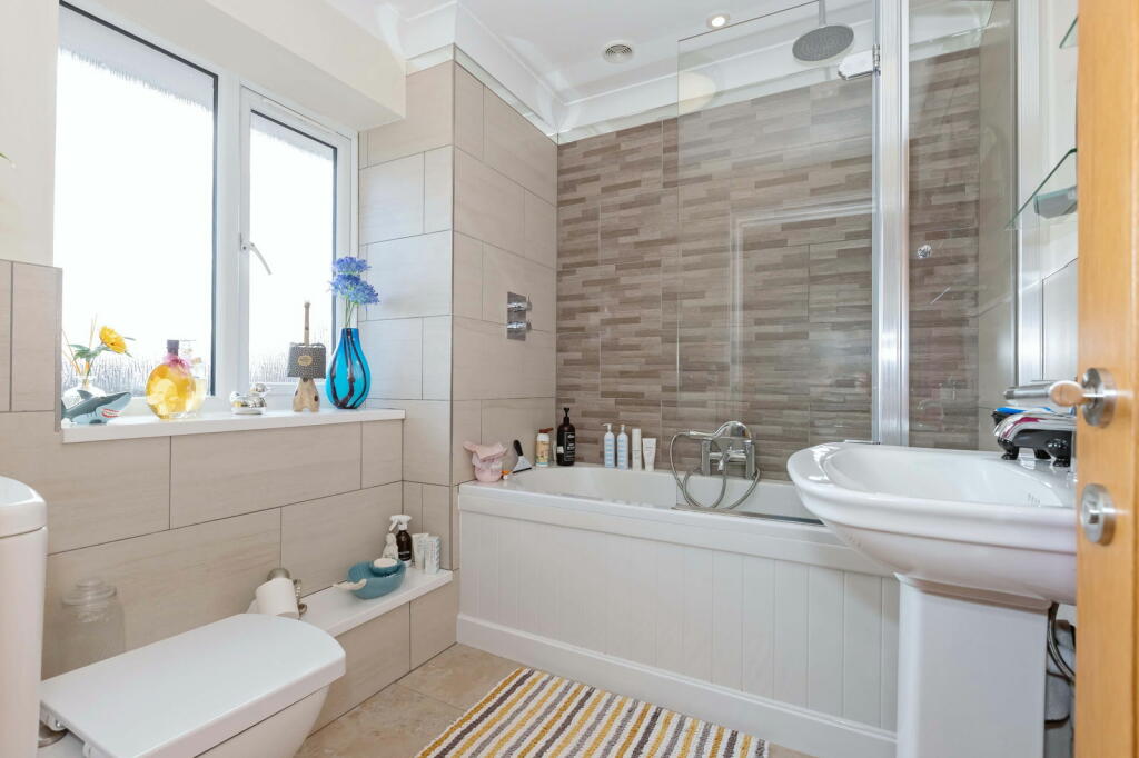 Additional property image - Pier Road, Littlehampton, West Sussex, BN17