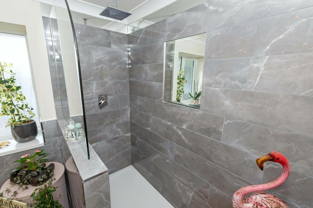 Additional property image - Pier Road, Littlehampton, West Sussex, BN17