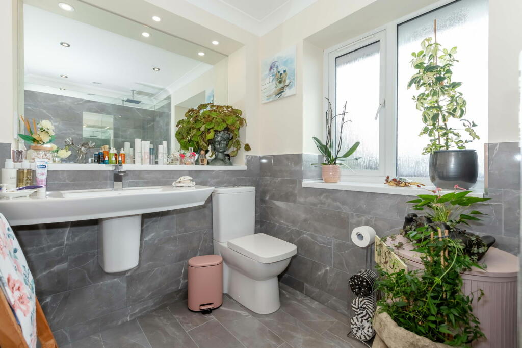 Additional property image - Pier Road, Littlehampton, West Sussex, BN17
