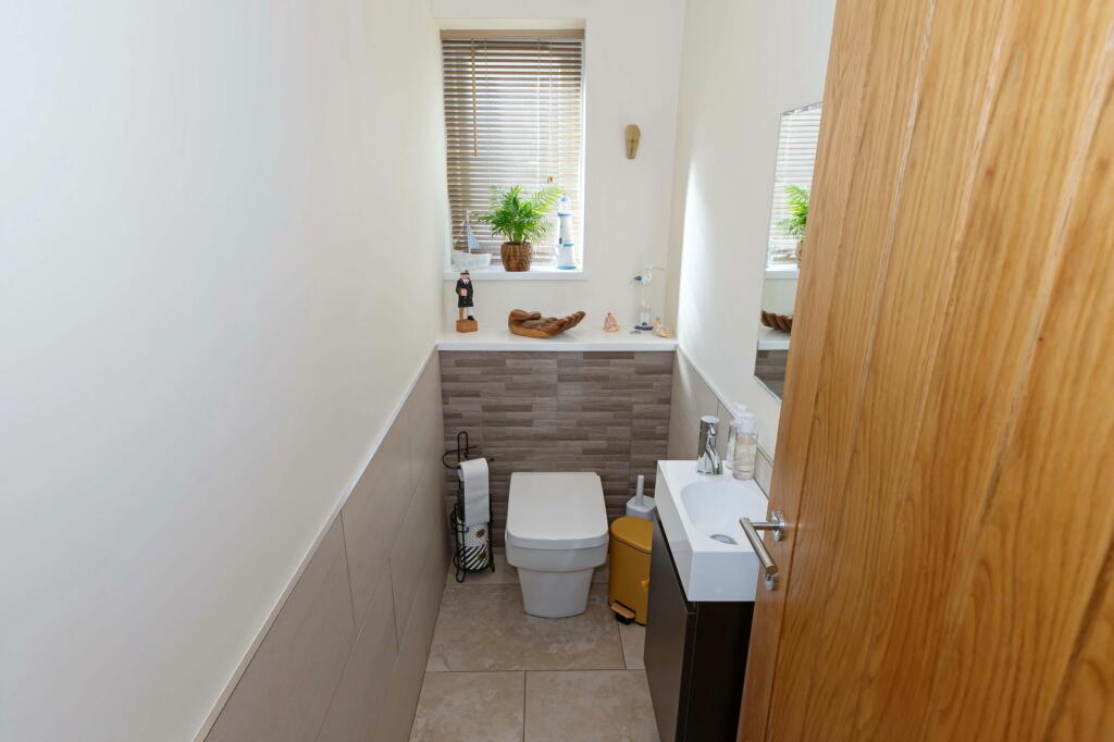Additional property image - Pier Road, Littlehampton, West Sussex, BN17