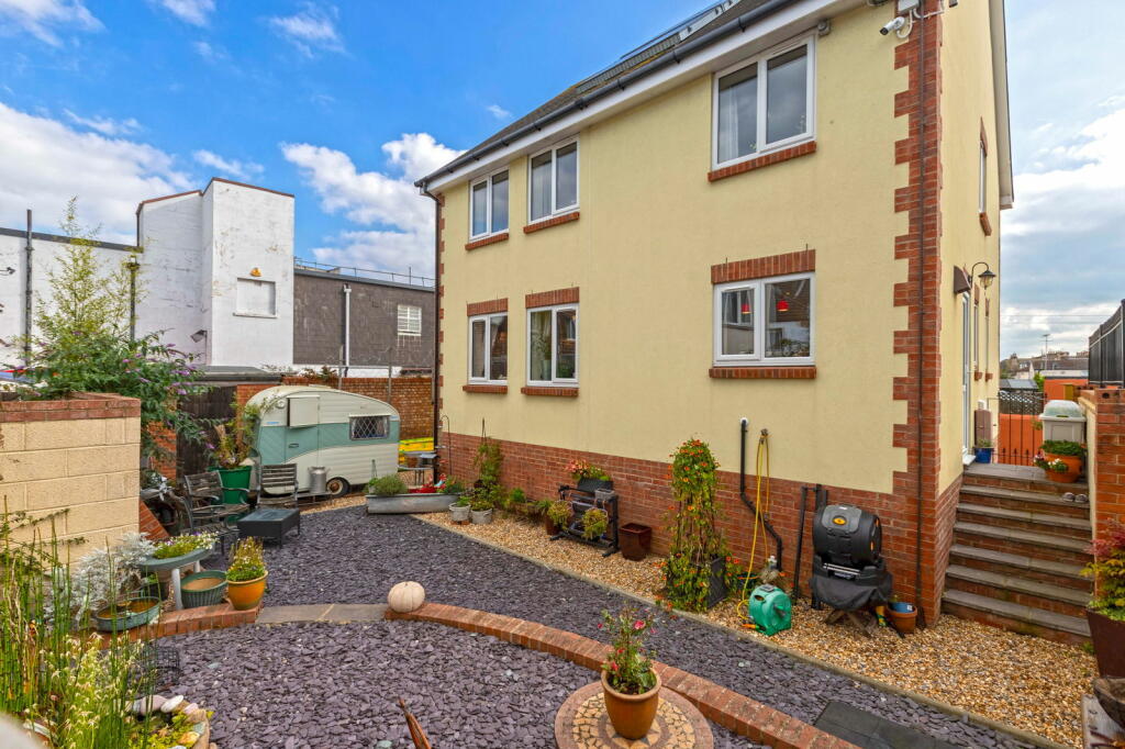 Additional property image - Pier Road, Littlehampton, West Sussex, BN17