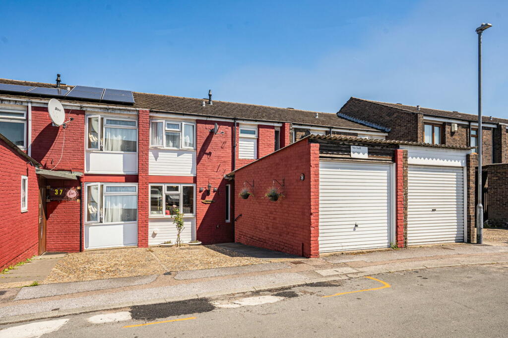 Additional property image - Peterswood, Harlow, CM18