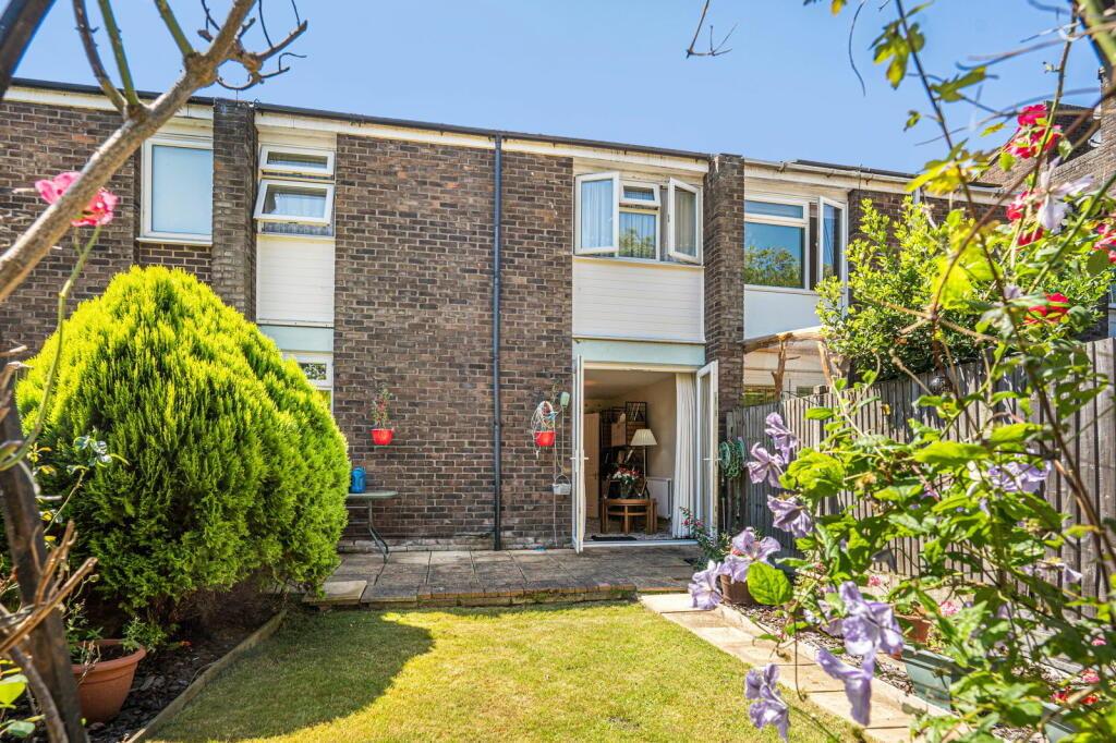Additional property image - Peterswood, Harlow, CM18