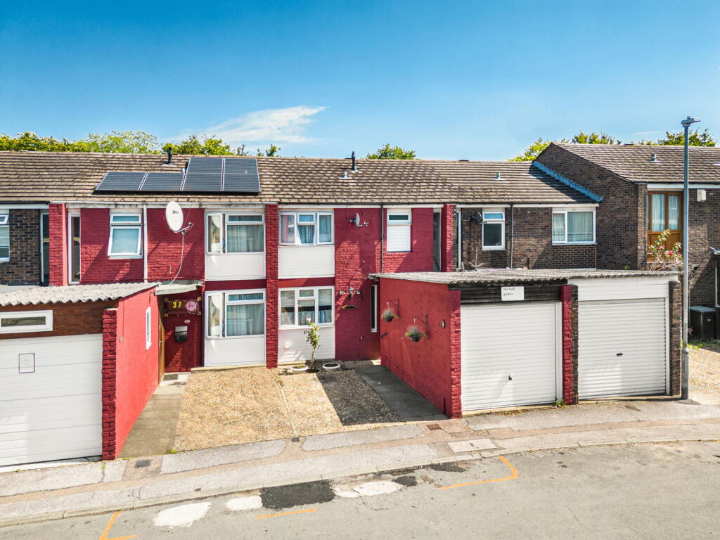 Additional property image - Peterswood, Harlow, CM18