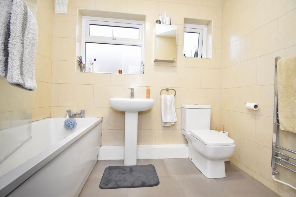 Additional property image - Park Avenue, Orpington, BR6 9EG