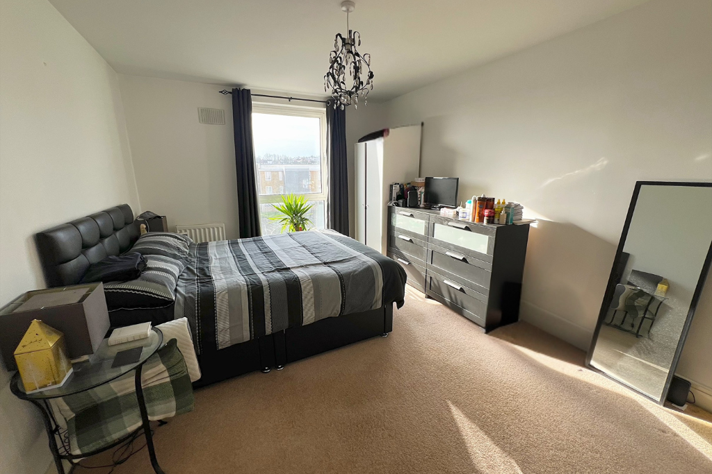 Additional property image - Canal Road, Gravesend, DA12 2AT