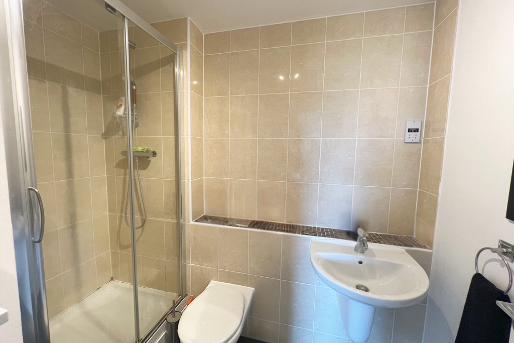 Additional property image - Canal Road, Gravesend, DA12 2AT