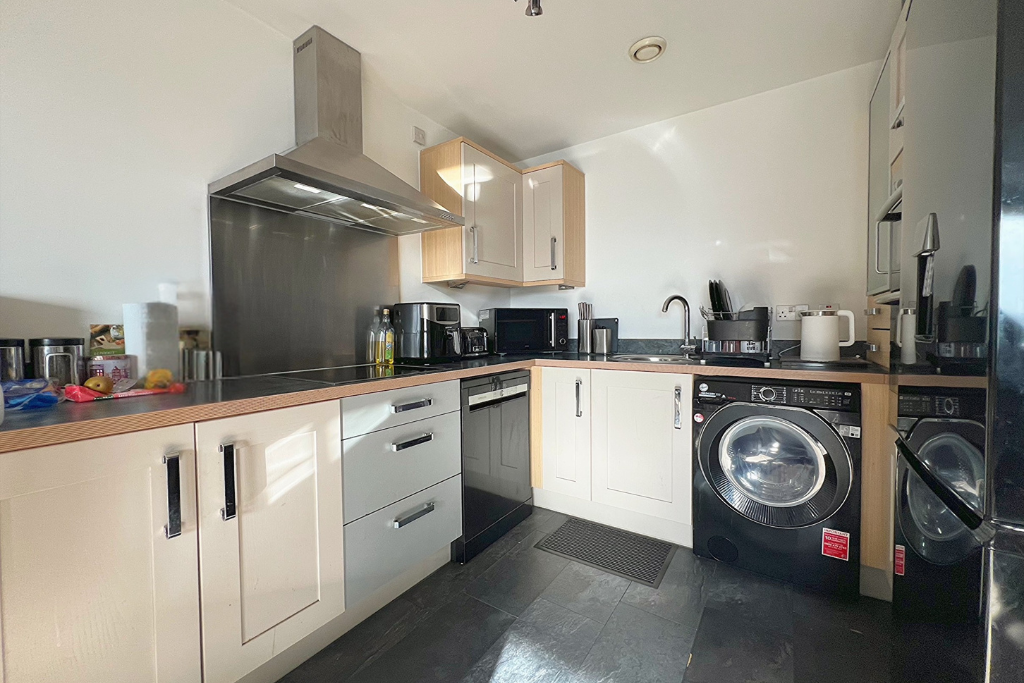 Additional property image - Canal Road, Gravesend, DA12 2AT