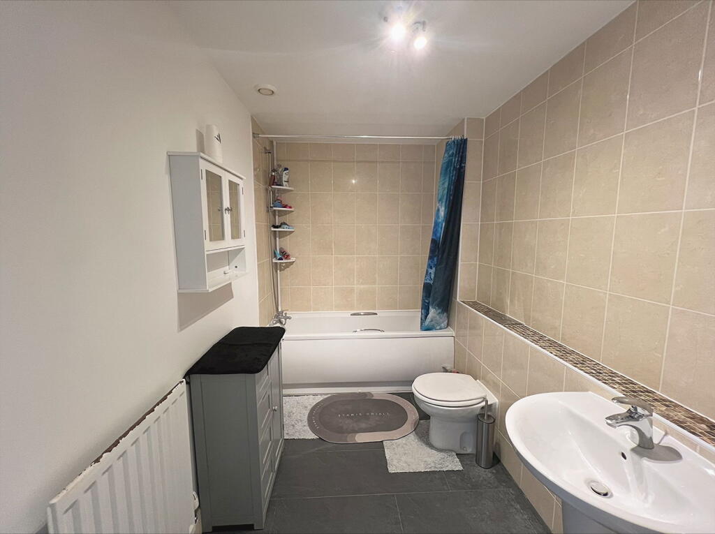 Additional property image - Canal Road, Gravesend, DA12 2AT