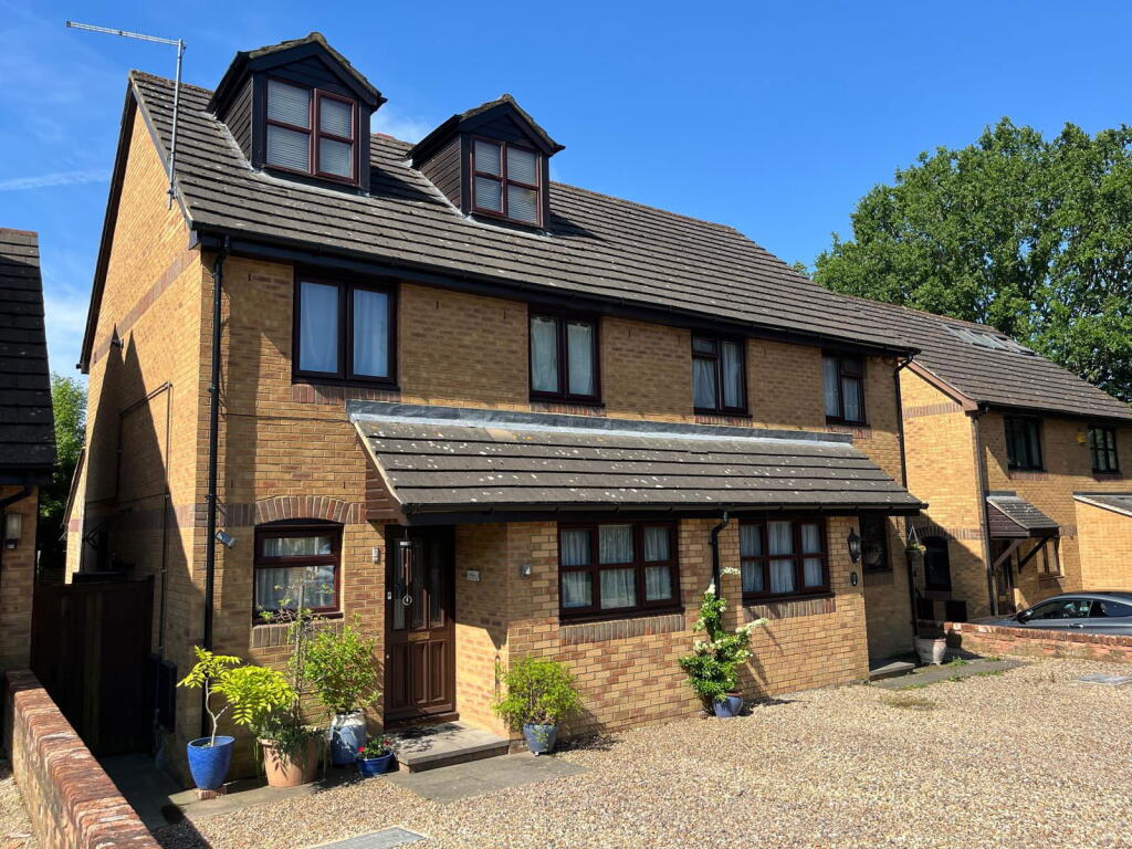 Main image of property: Oak Tree Close, Abbots Langley, WD5 0HU
