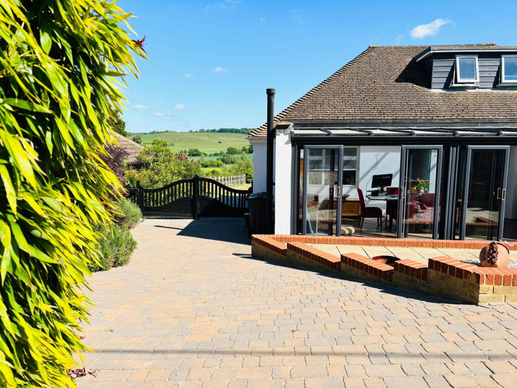 Main image of property: Canterbury Road, Bilting, Ashford, TN25 4HF