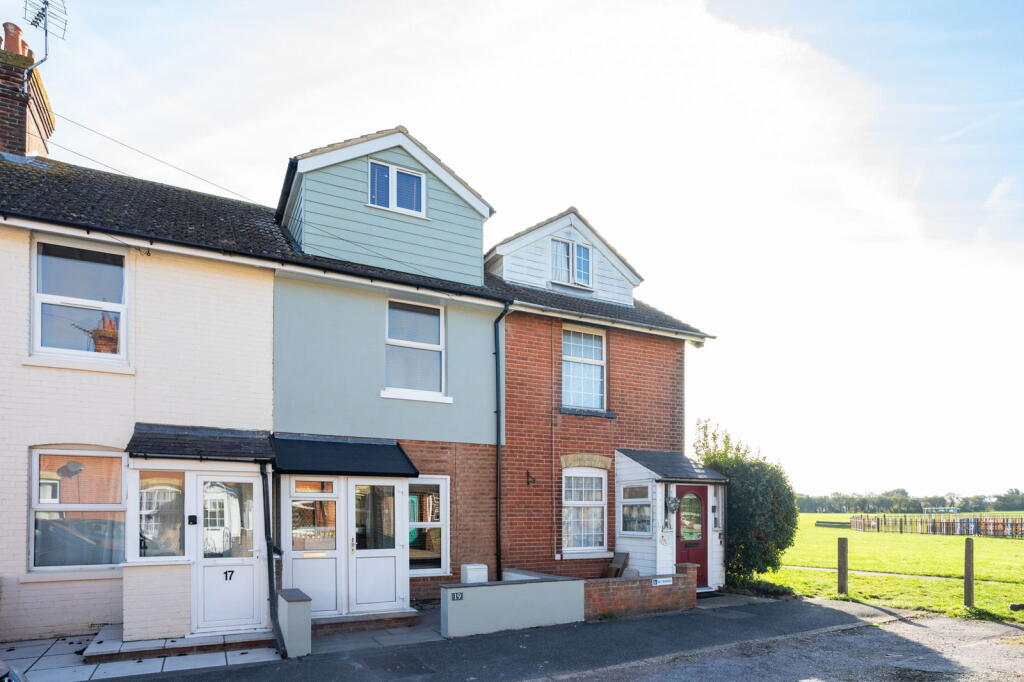 Main image of property: Victoria Avenue, Hythe, CT21 6JG
