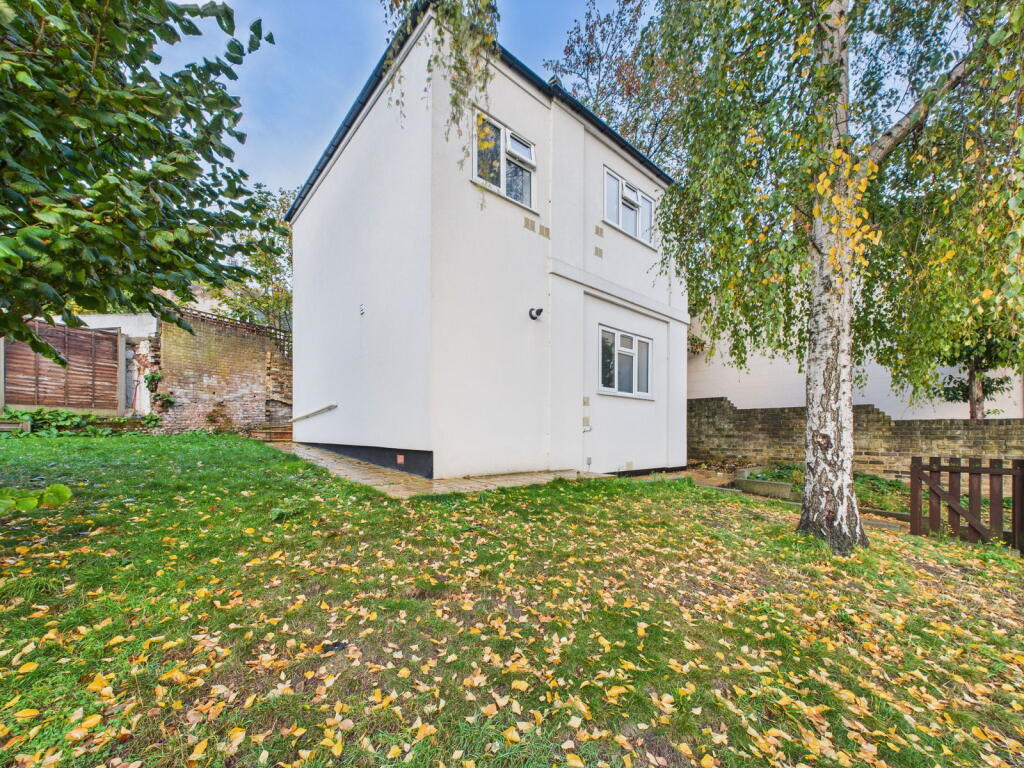 Main image of property: Luton Road,Chatham,ME4 5AG