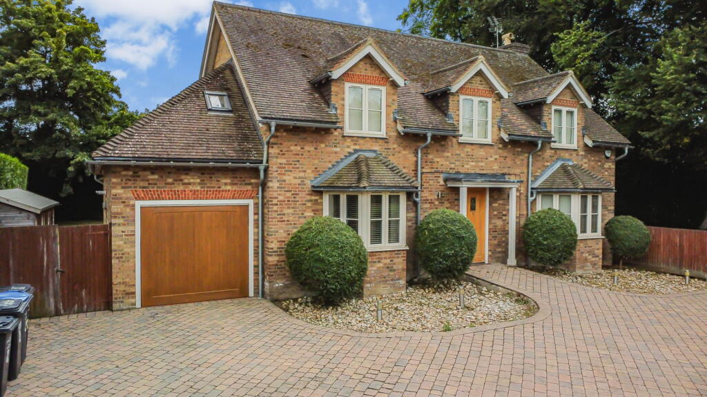 Main image of property: Privet Mews, Purley, CR8 3BQ