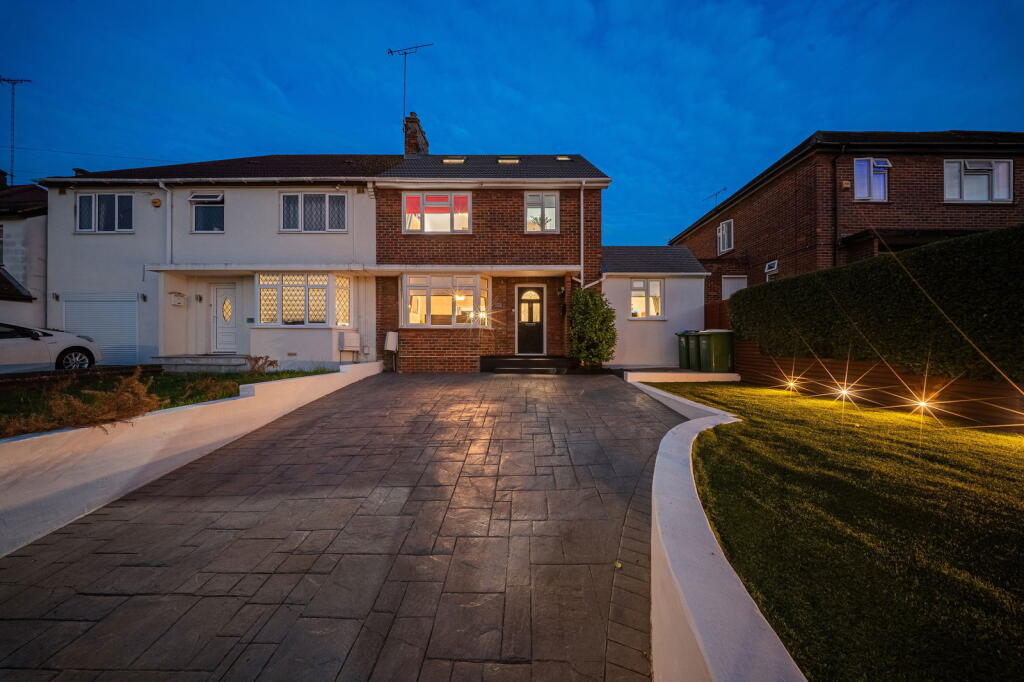 Main image of property: Avenue Road, Erith, DA8 3AZ