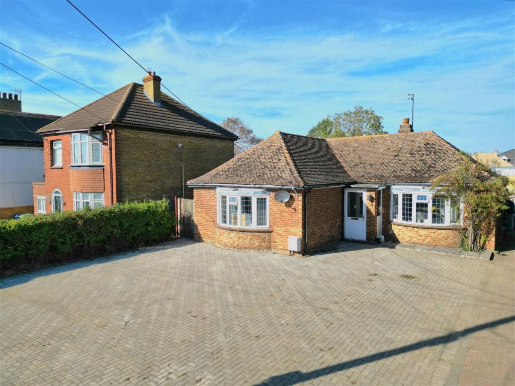 2 bedroom detached bungalow for sale in Minster Road, Minster On Sea