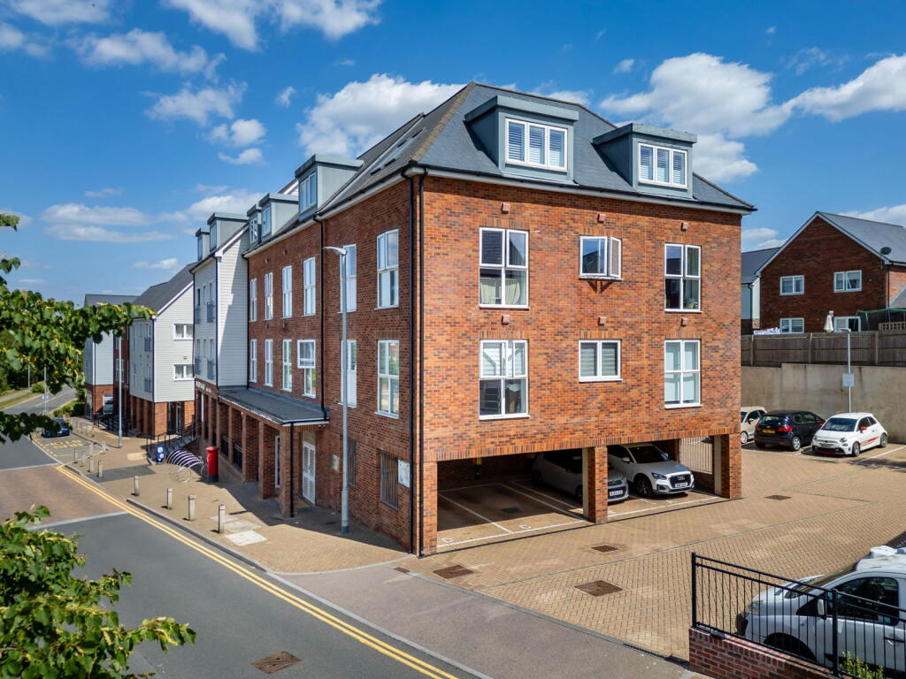 Main image of property: The Avenue, Tunbridge Wells, TN2 3FY