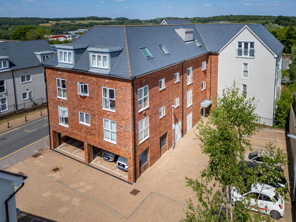 Main image of property: The Avenue, Tunbridge Wells, TN2 3FY
