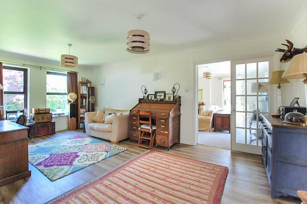 Detached Bungalow to rent on Balcarras Retreat,Charlton Kings