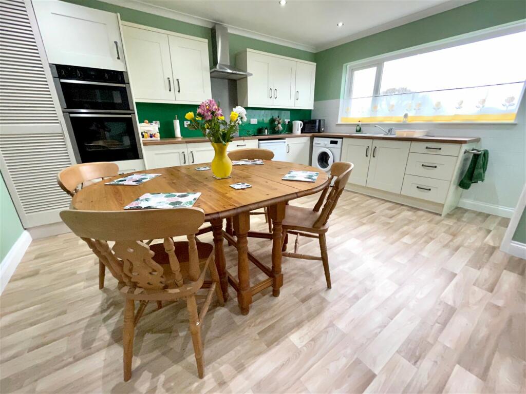 3 bedroom detached bungalow for sale in Springfield Close, Polgooth, St