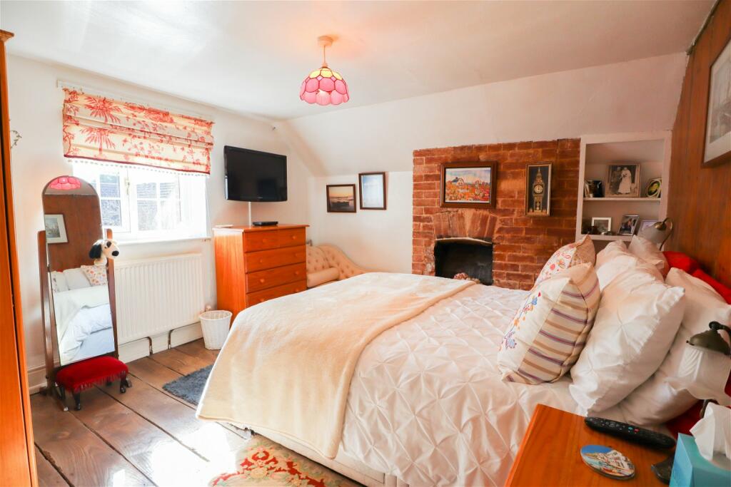 2 bedroom semidetached house for sale in Anchor Road, Calne, SN11 8EB