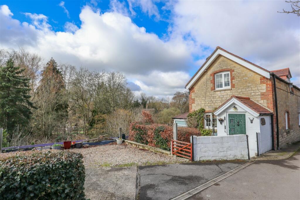 2 bedroom semidetached house for sale in Anchor Road, Calne, SN11 8EB