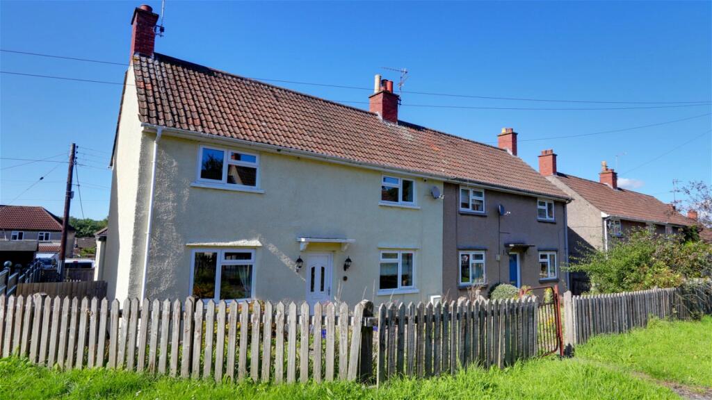 3 bedroom semidetached house for sale in Woodcroft, Sutton