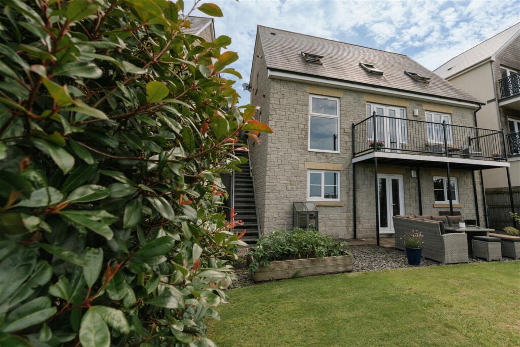 5 bedroom detached house for sale in Donn Gardens, Bideford, EX39