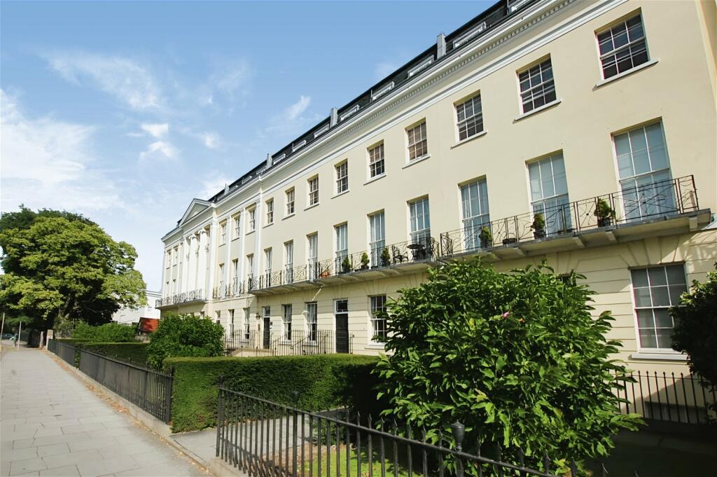 2 bedroom apartment for sale in Evesham Road, Cheltenham, GL52 2AA, GL52