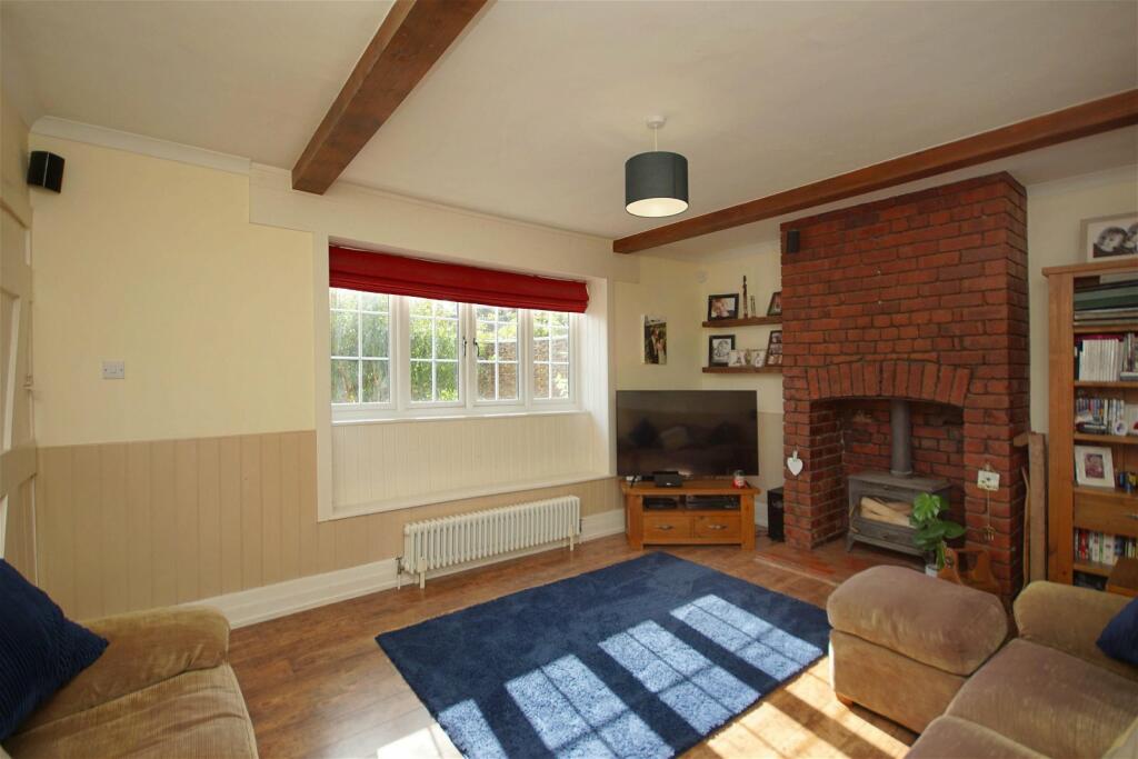 Additional property image - Stunning 4 Bedroom Cottage With Equally Stunning 2 Double Bedroom Detached Annexe, Winterbourne