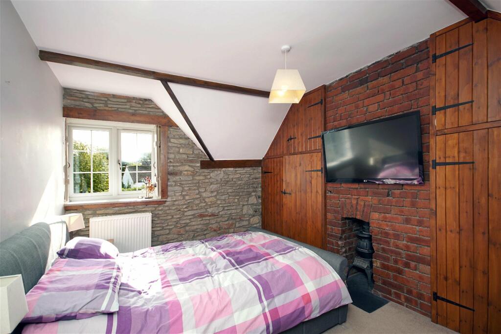 Additional property image - Stunning 4 Bedroom Cottage With Equally Stunning 2 Double Bedroom Detached Annexe, Winterbourne